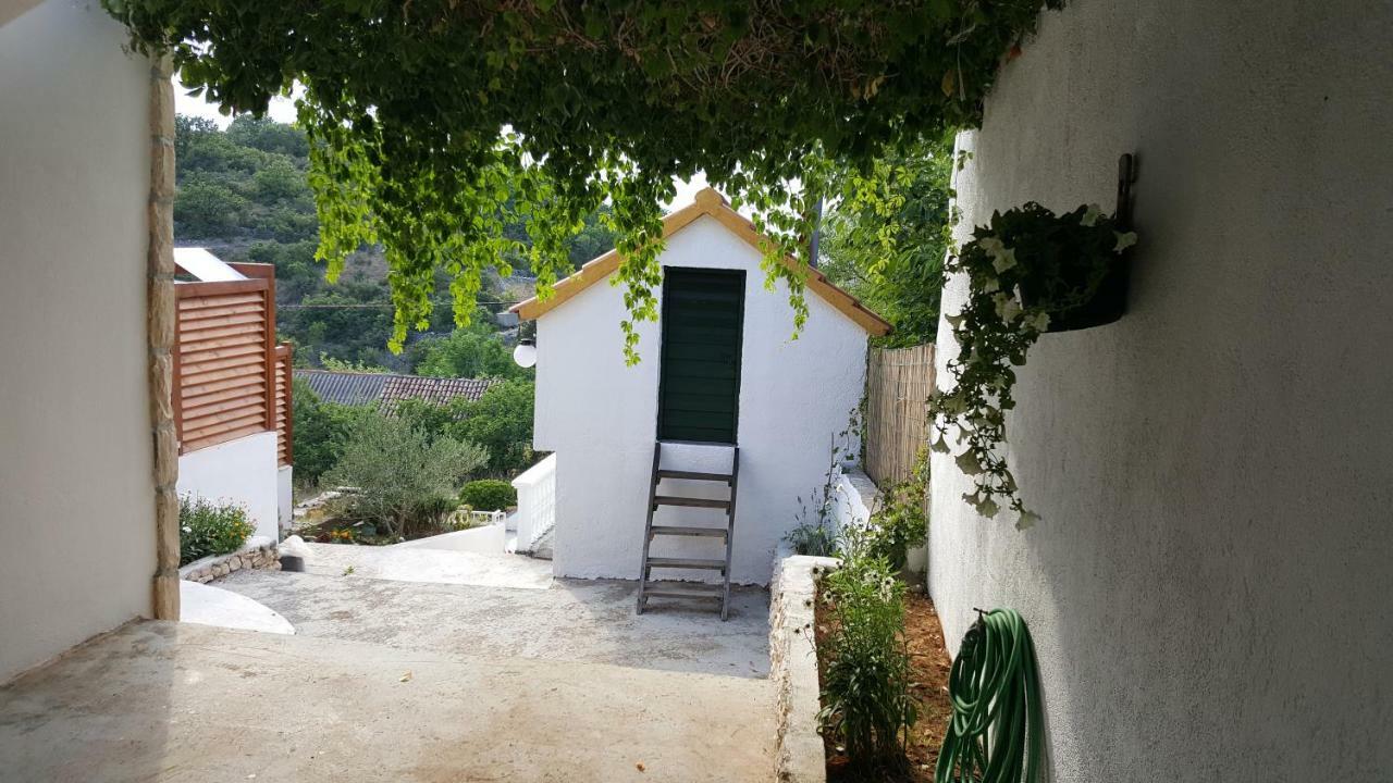 Apartment Cernesa Razanac
