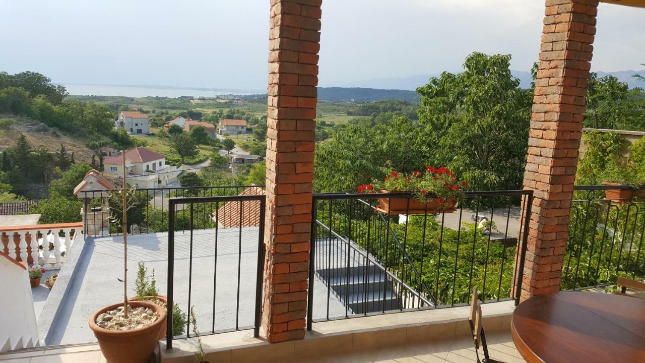Cernesa Apartment